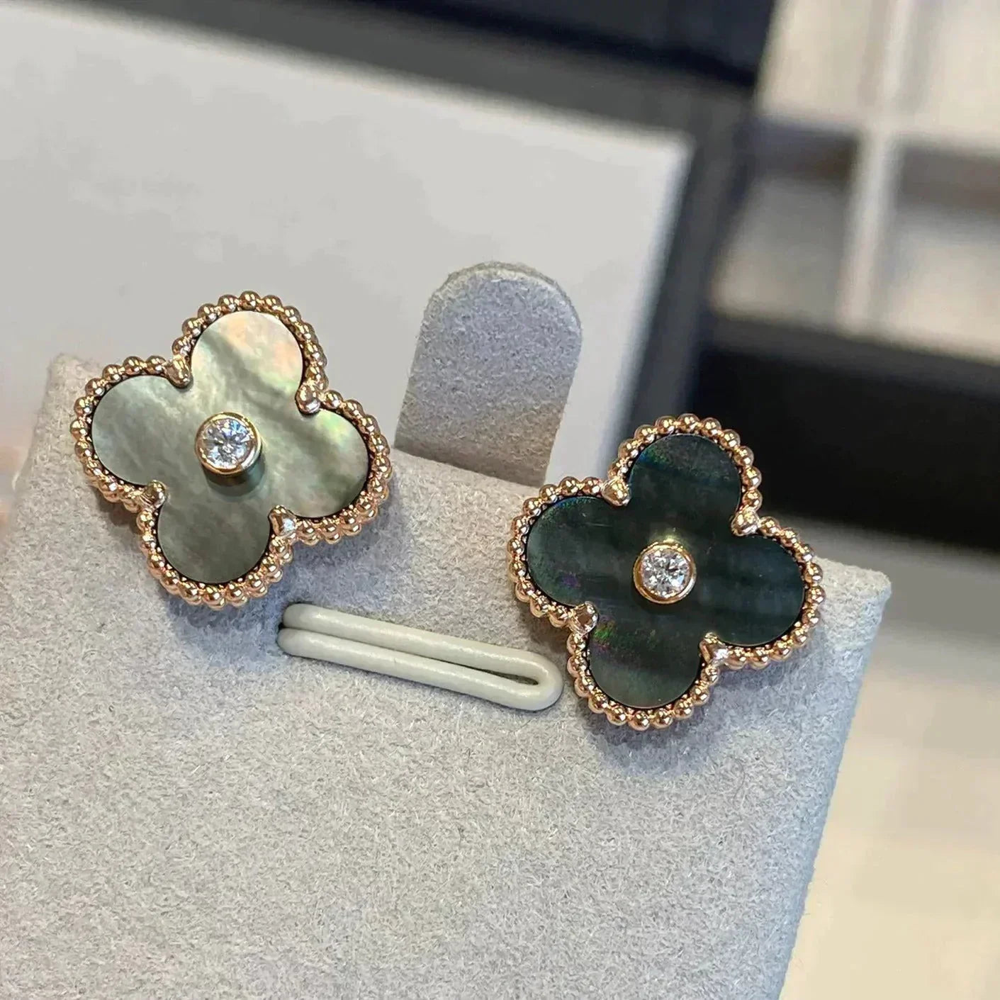 [Stars Jewelry]CLOVER MEDIUM 1 MOTIFS GRAY MOP  DIAMOND EARRINGS