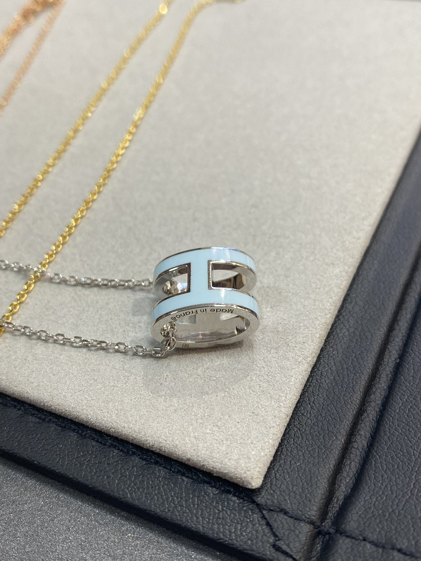 [Stars Jewelry]POP H LIGHT BLUE NECKLACE