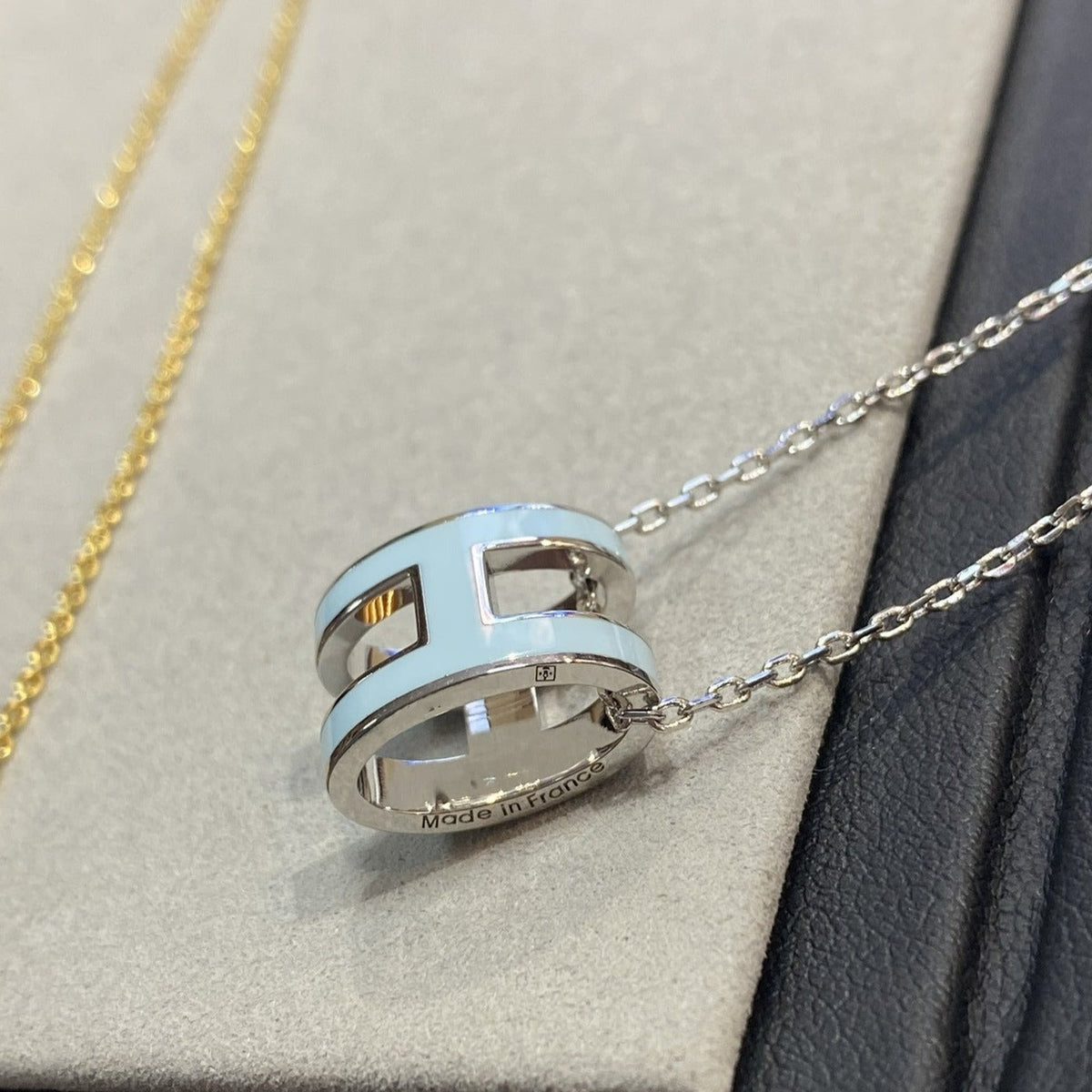 [Stars Jewelry]POP H LIGHT BLUE NECKLACE
