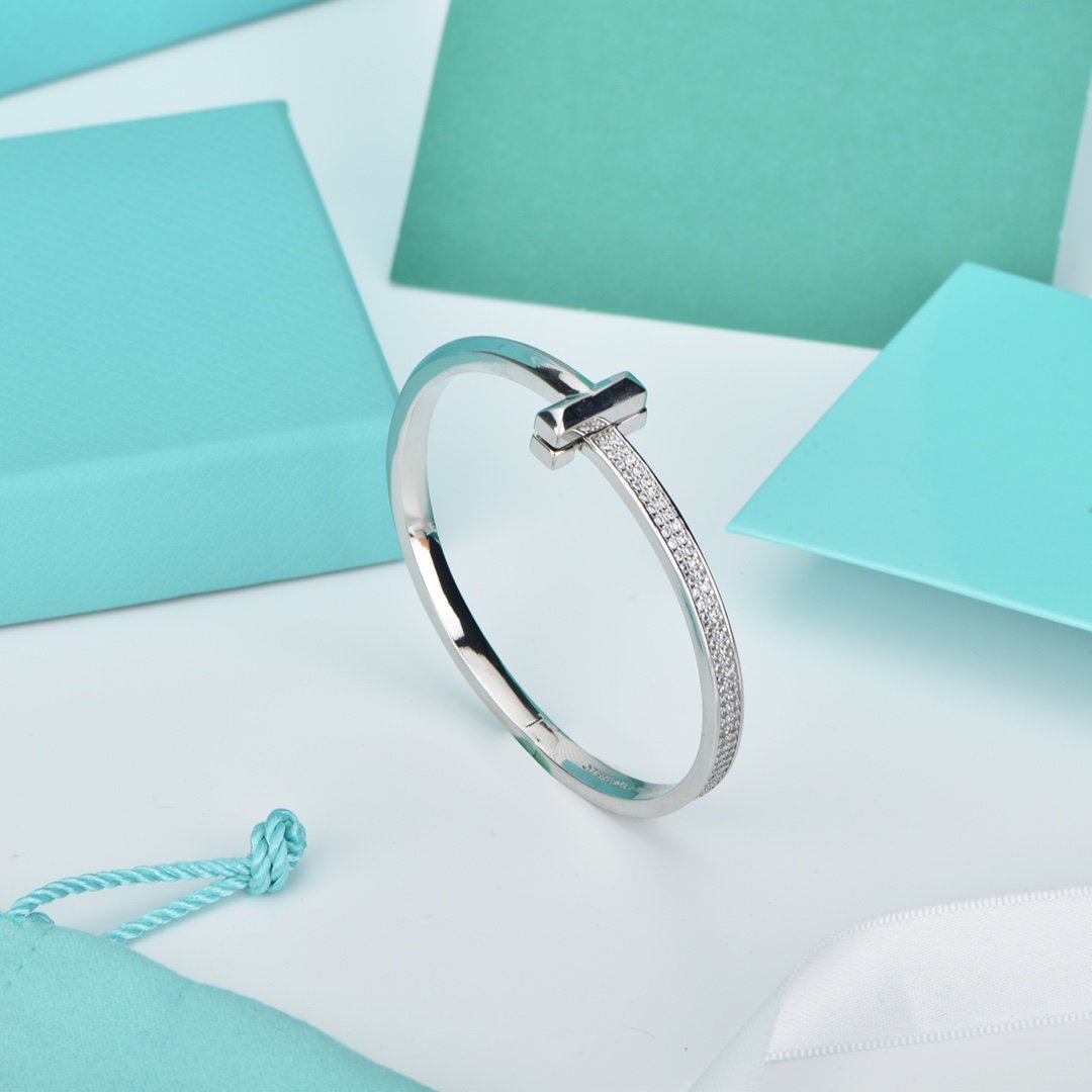 [Stellar jewels]WIDE DIAMONDS HINGED BANGLE