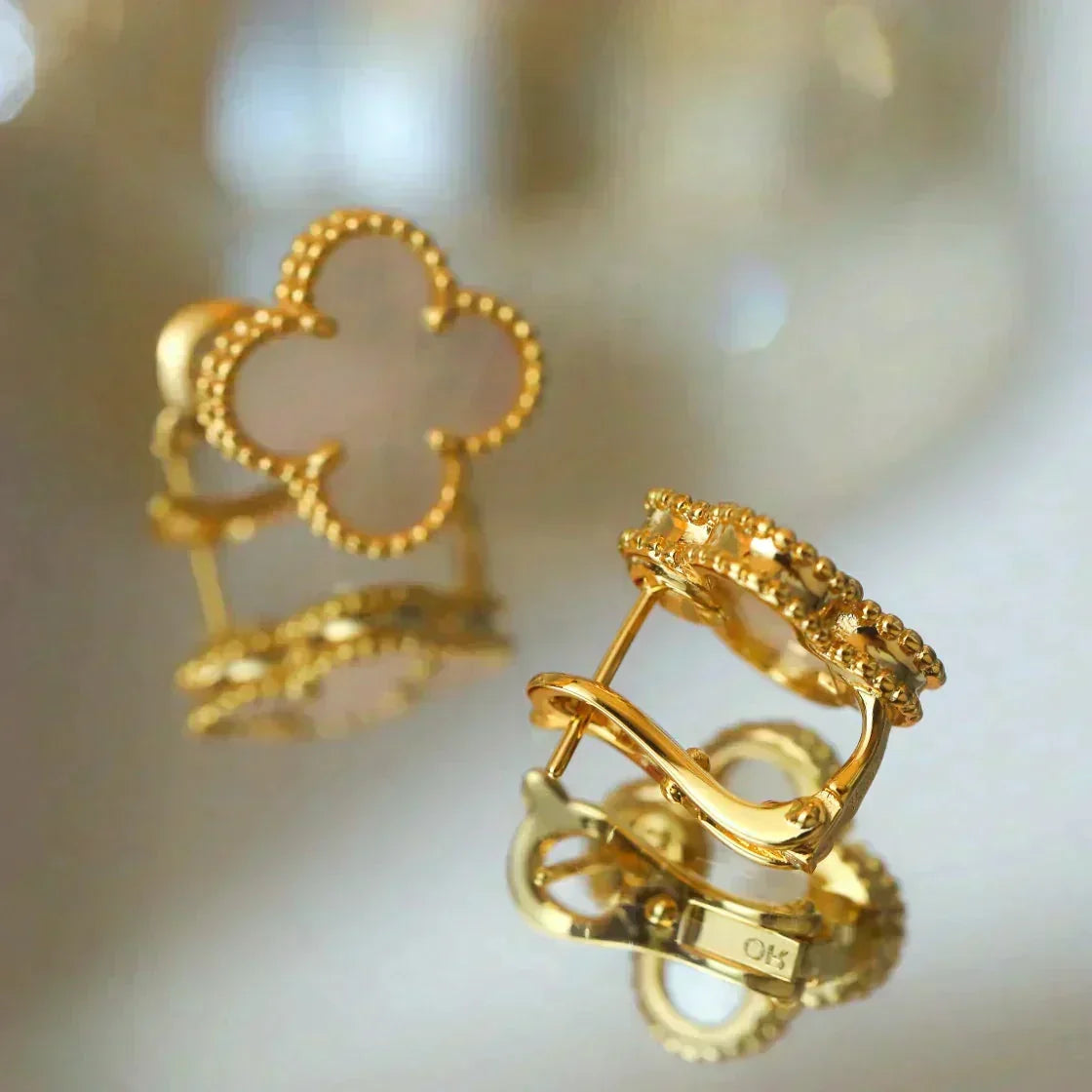[Stars Jewelry]CLOVER MEDIUM 1 MOTIFS  WHITE MOP STUD EARRINGS