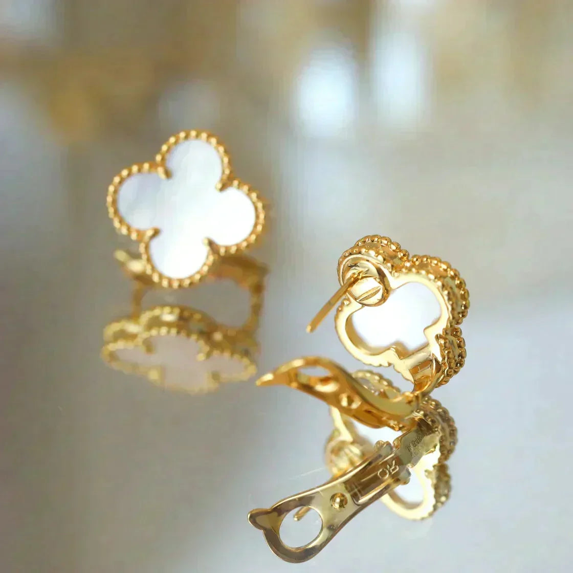 [Stars Jewelry]CLOVER MEDIUM 1 MOTIFS  WHITE MOP STUD EARRINGS