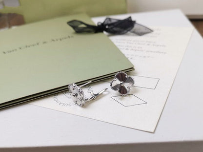 [Stars Jewelry]CLOVER MEDIUM STUD EARRINGS