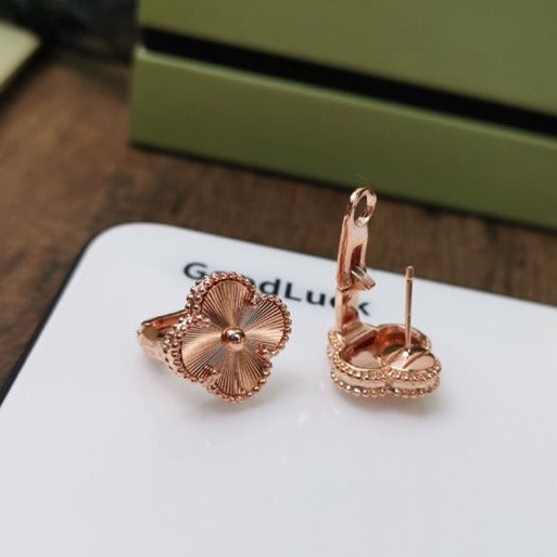 [Stars Jewelry]CLOVER MEDIUM STUD EARRINGS