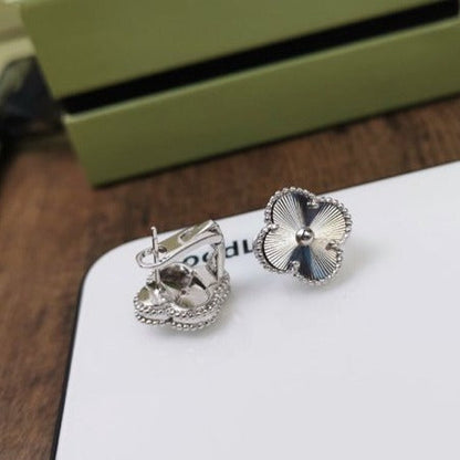 [Stars Jewelry]CLOVER MEDIUM STUD EARRINGS