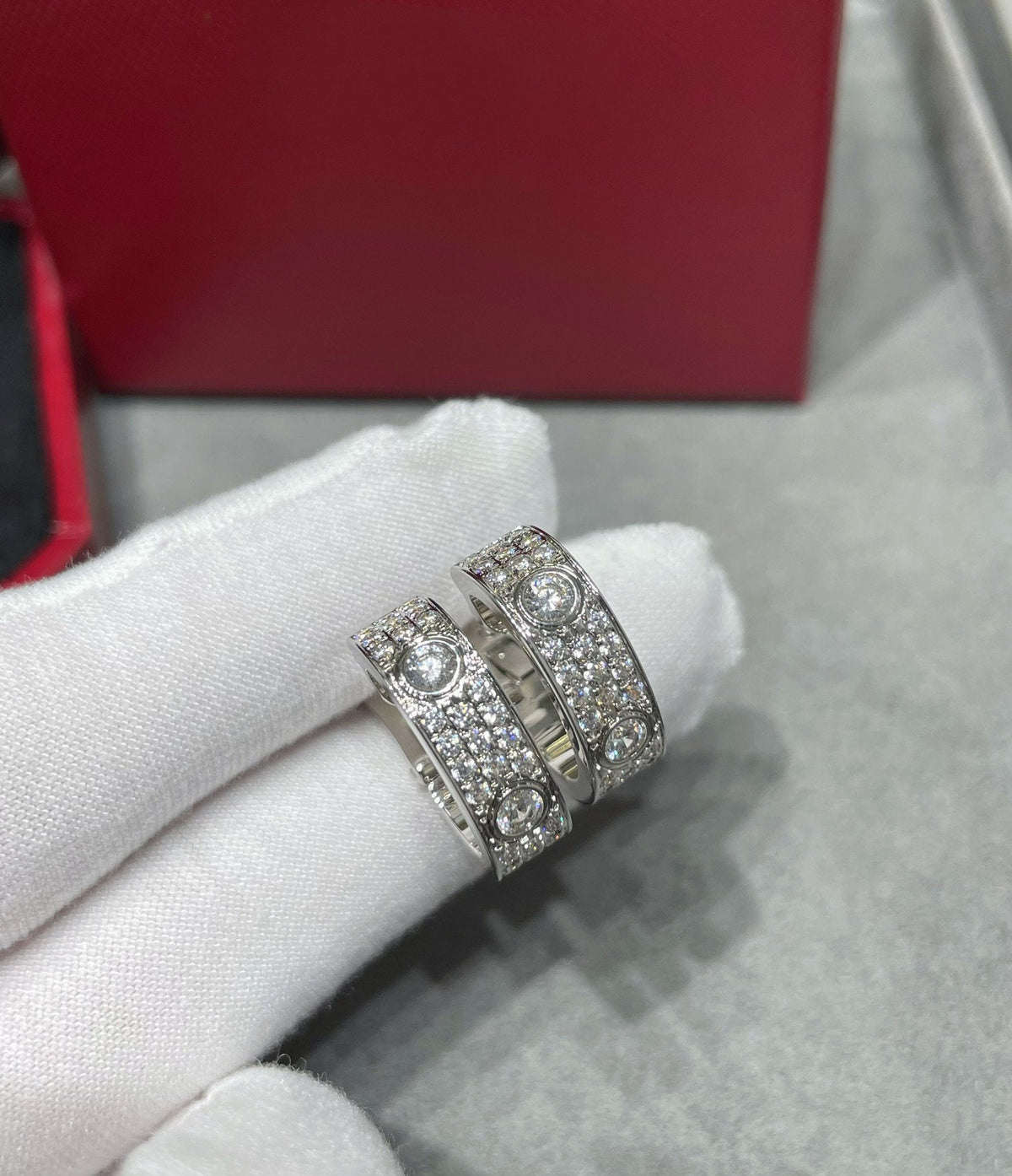 [Stars Jewelry]LOVE 5.5MM DIAMOND PAVED EARRINGS