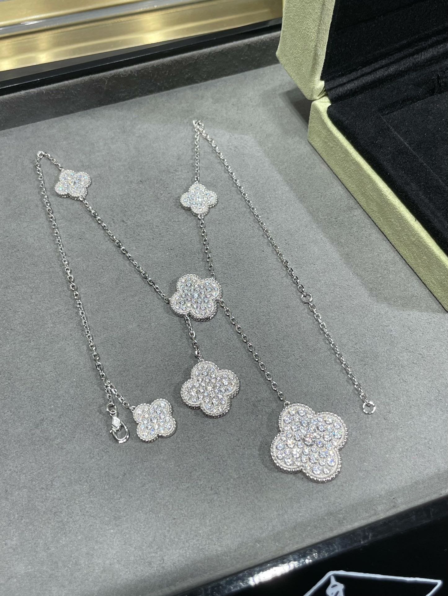 [Stars Jewelry]CLOVER 6 MOTIF DIAMOND PAVED NECKLACE