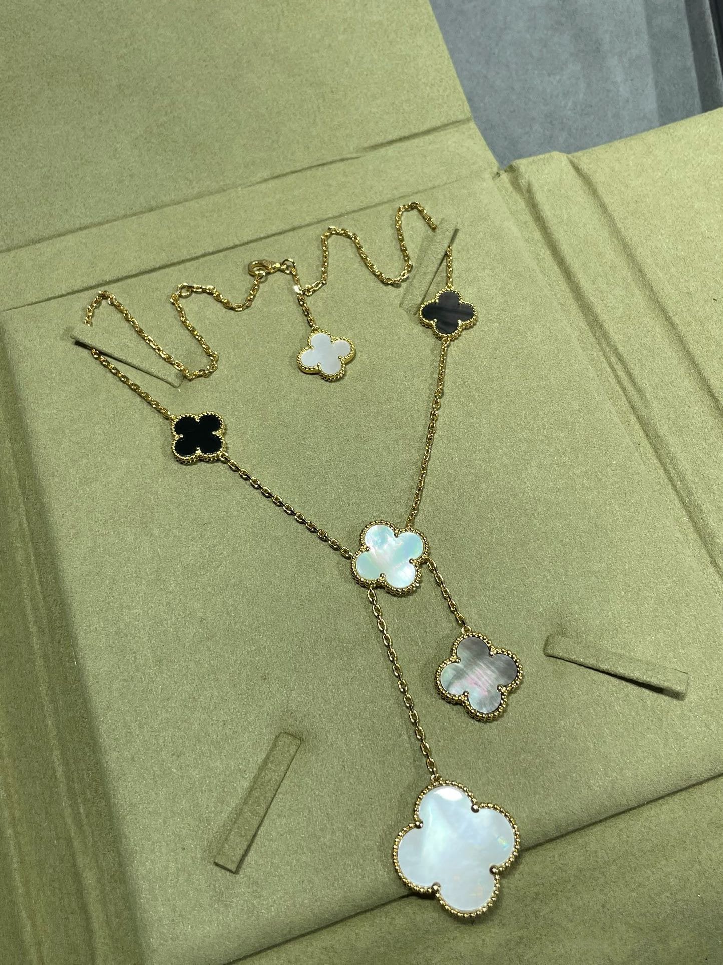 [Stars Jewelry]CLOVER 6 MOTIF MOP ONYX GOLD NECKLACE