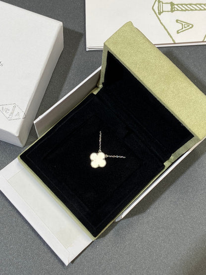 [Stars Jewelry]CLOVER MEDIUM SILVER WHITE MOP NECKLACE