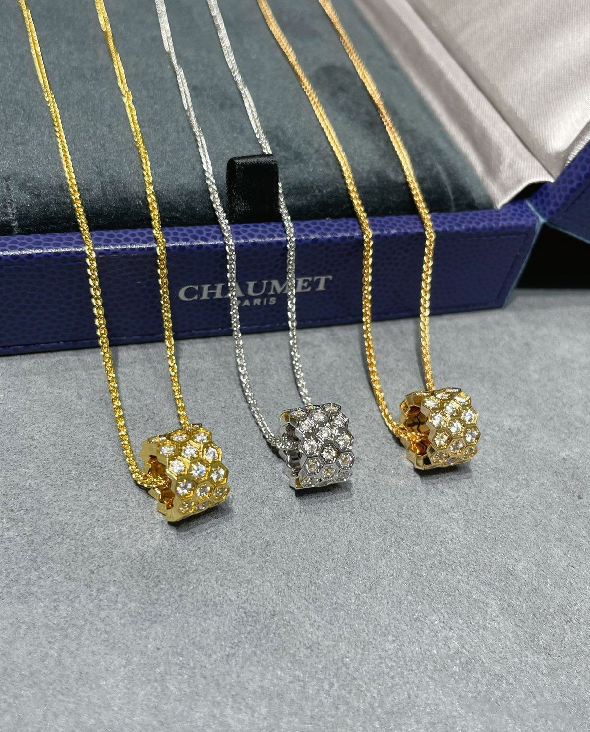 [Stars Jewelry]BEE LOVE DIAMOND PAVED 3 ROW NECKLACE