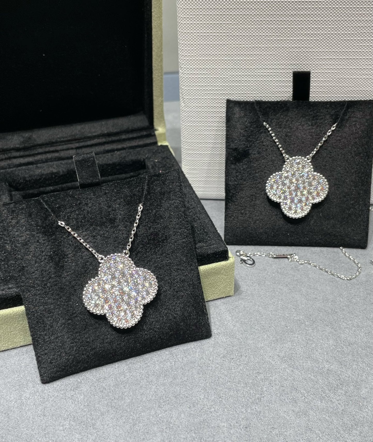 [Stars Jewelry]CLOVER 25MM LARGE PENDANT DIAMOND PAVED SILVER NECKLACE