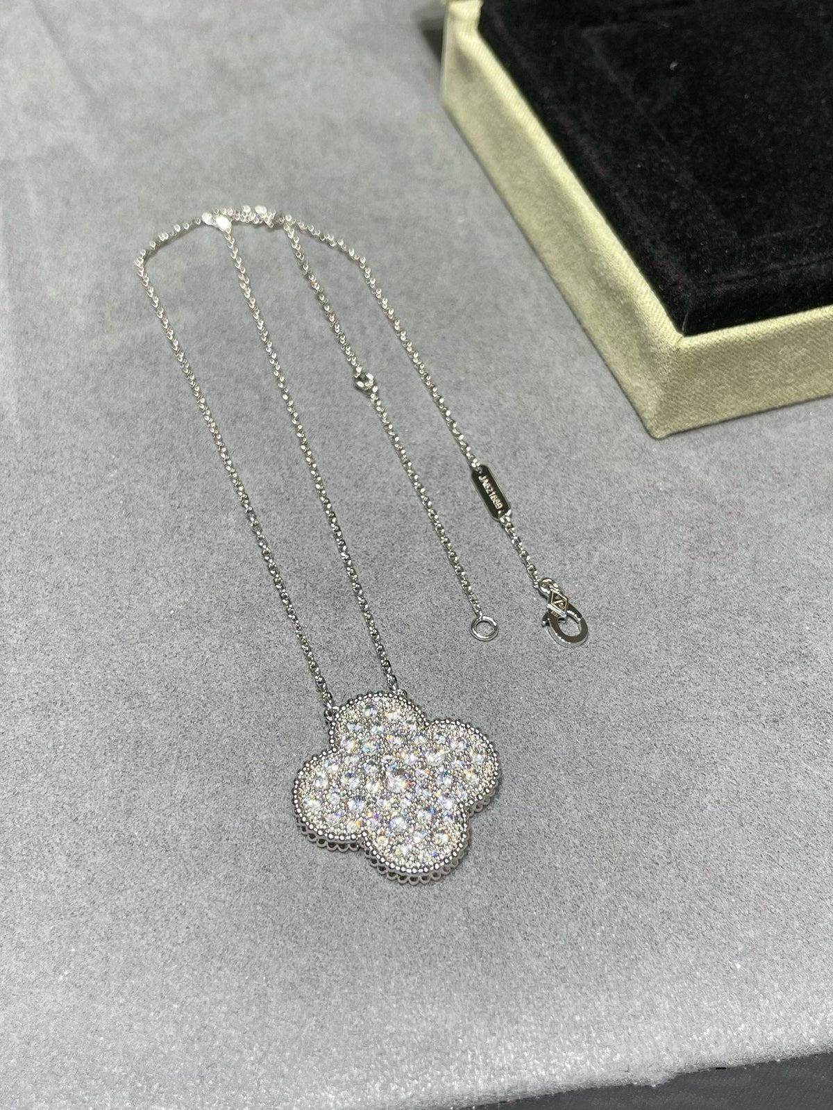 [Stars Jewelry]CLOVER 25MM LARGE PENDANT DIAMOND PAVED SILVER NECKLACE