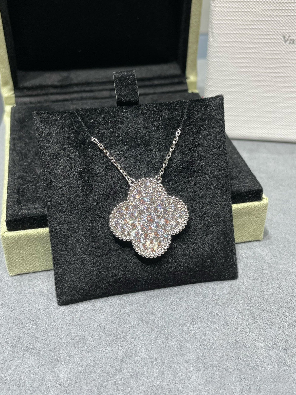 [Stars Jewelry]CLOVER 25MM LARGE PENDANT DIAMOND PAVED SILVER NECKLACE