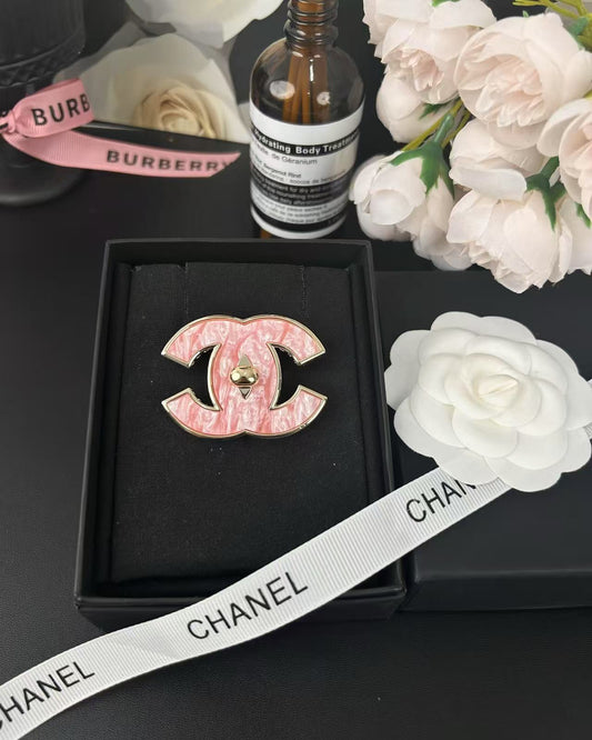 [Stars Jewelry]Pink Resin Classic Brooch 5cm