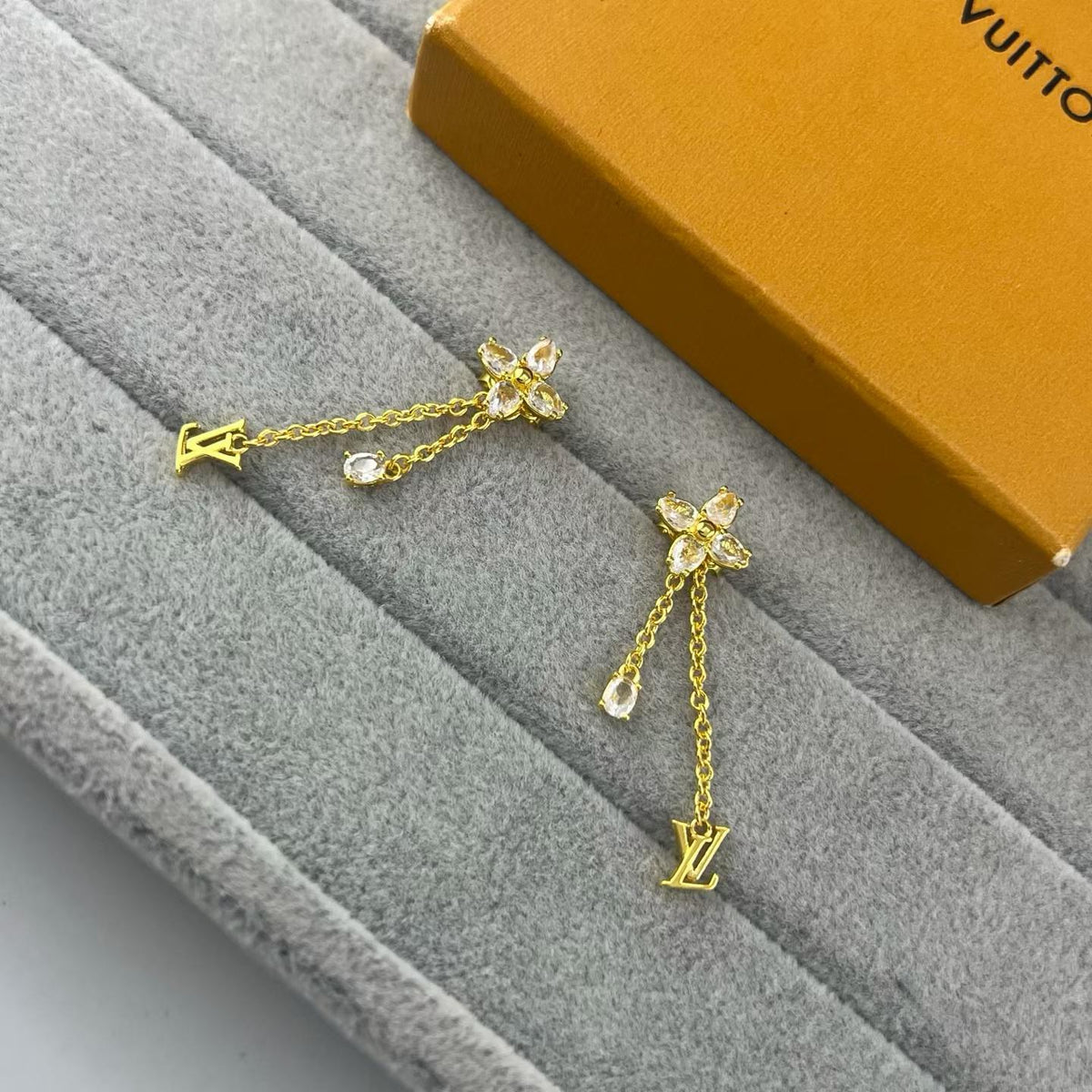 [Stellar Jewelry]PLUM DIAMOND LETTER EARRINGS