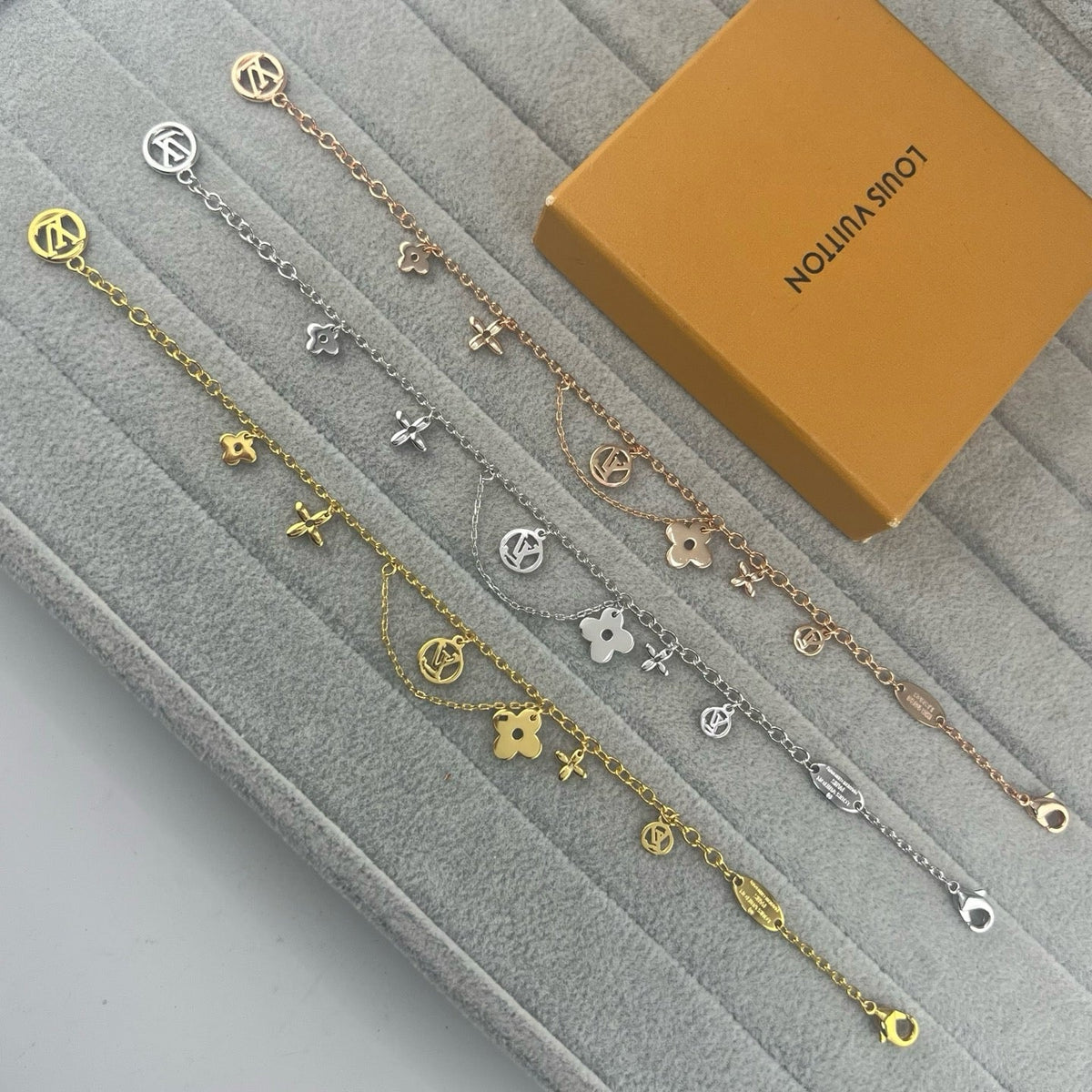 [Stars Jewelry]SMOOTH MULTI FLOWER BRACELET