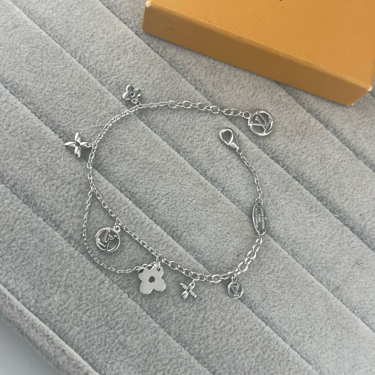 [Stars Jewelry]SMOOTH MULTI FLOWER BRACELET
