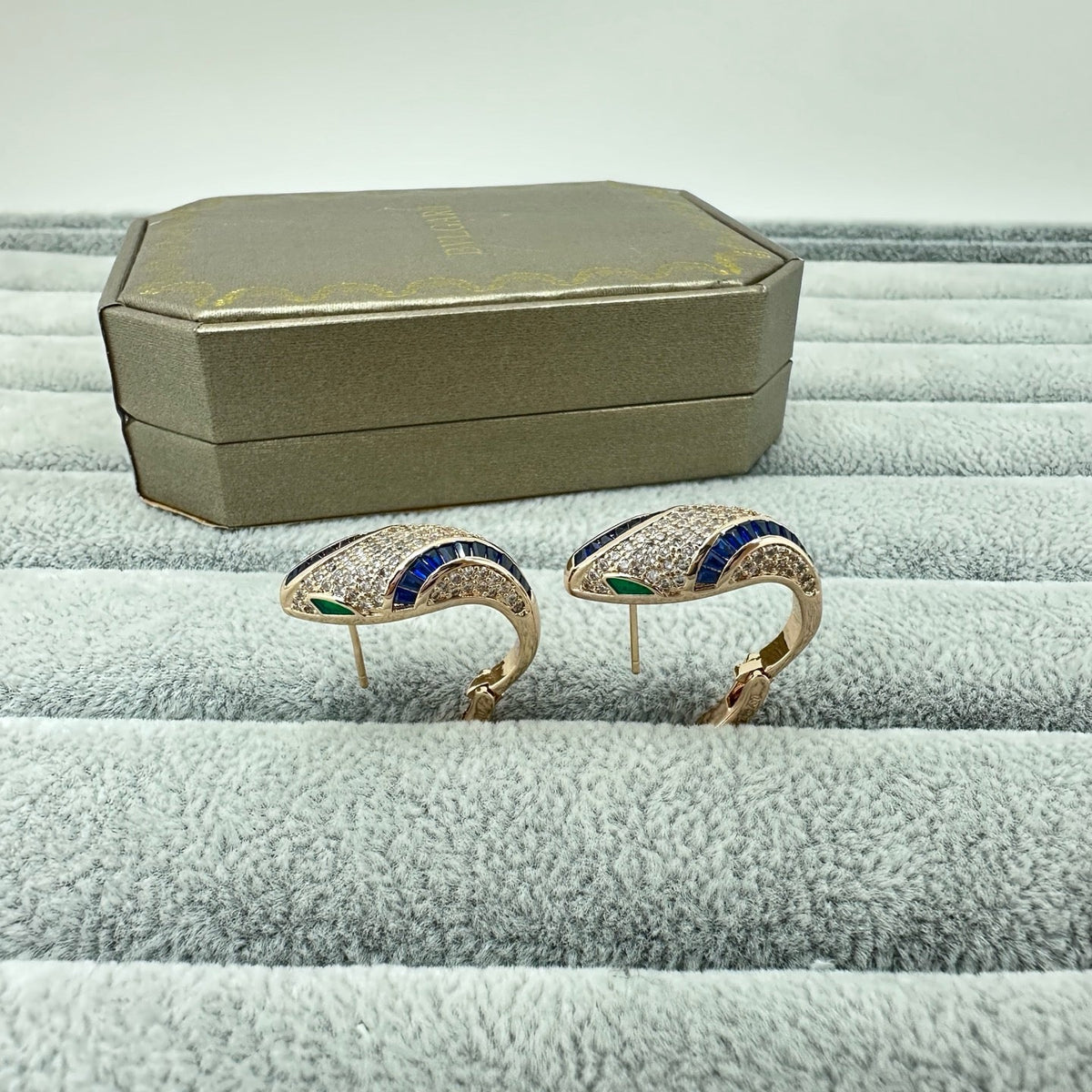 [Stars Jewelry]FULL STONE TWO-TONE SNAKE EARRING STUDS