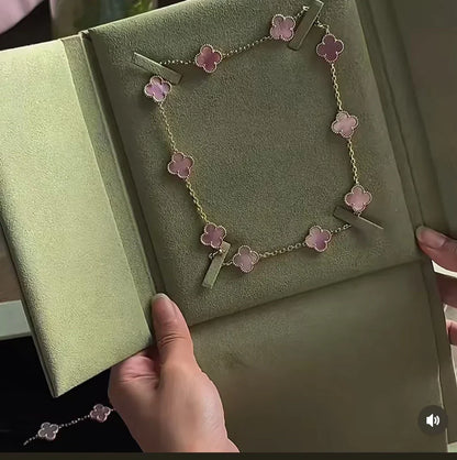 [Stars Jewelry Jewellery] Pink Necklace with Ten Clover Designs