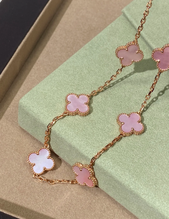 [Stars Jewelry Jewellery] Pink Necklace with Ten Clover Designs