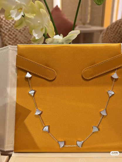 [Stars Jewelry]BVLGARI 10-Motif White Mother-of-Pearl Necklace
