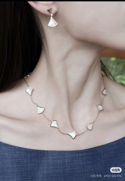 [Stars Jewelry]BVLGARI 10-Motif White Mother-of-Pearl Necklace