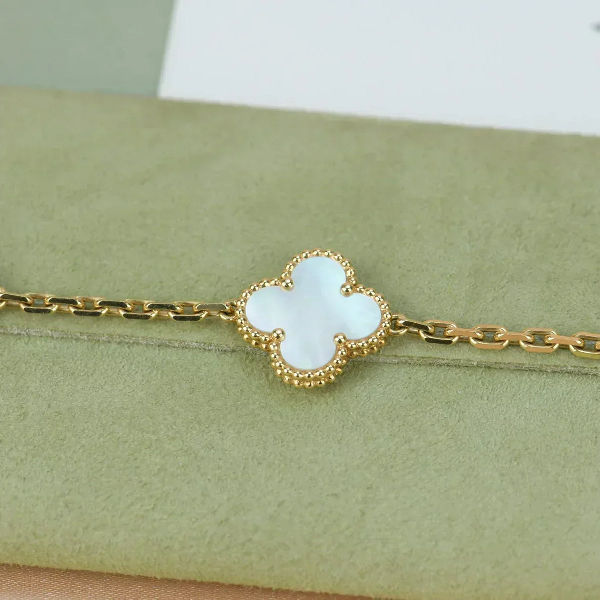 [Stars Jewelry]CLOVER WHITE PEARL MOP 5 MOTIF BRACELET COLLECTION