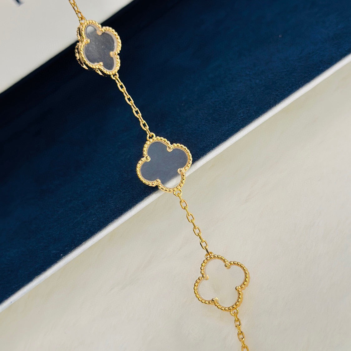 [Stars Jewelry]CLOVER 5 MOTIF ROCK CRYSTAL BRACELET
