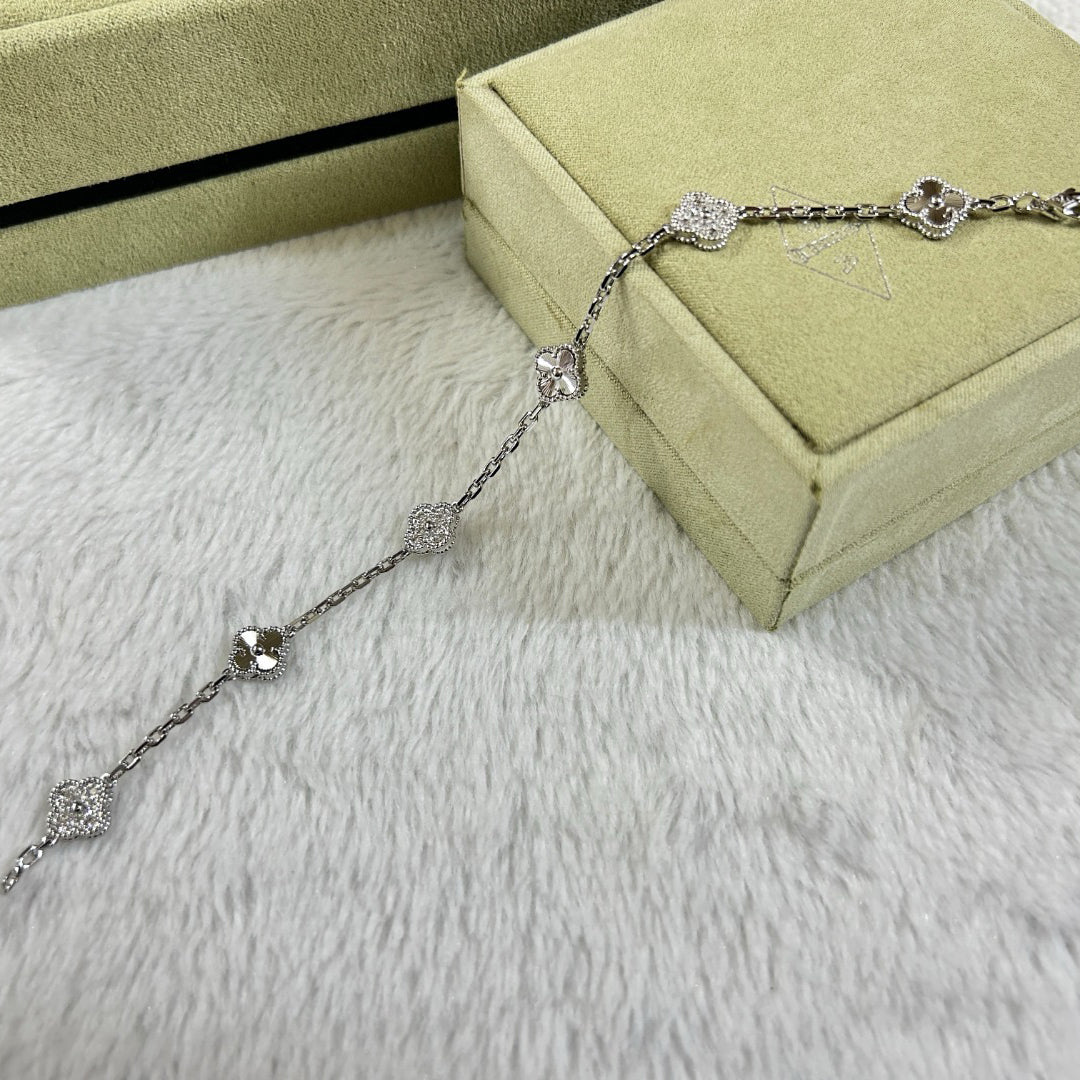 [Stars Jewelry]CLOVER 6 MOTIF DIAMOND LASER BRACELET
