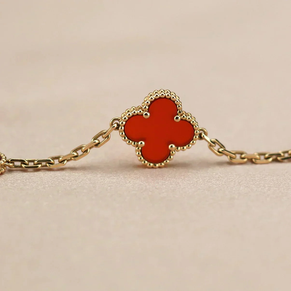 [Stars Jewelry] CLOVER 5 MOTIF RED CORNELIAN BRACELET COLLECTION