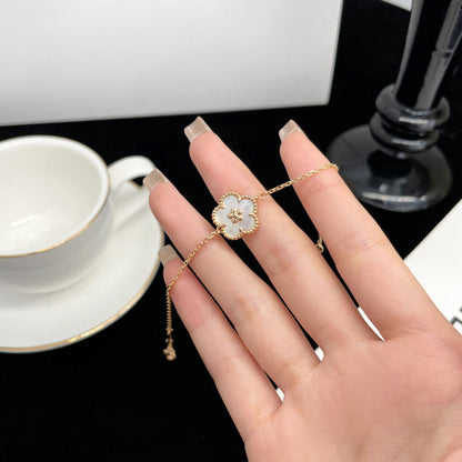 [Stars Jewelry]LUCKY WHITE MOP PLUM BLOSSOM  BRACELET