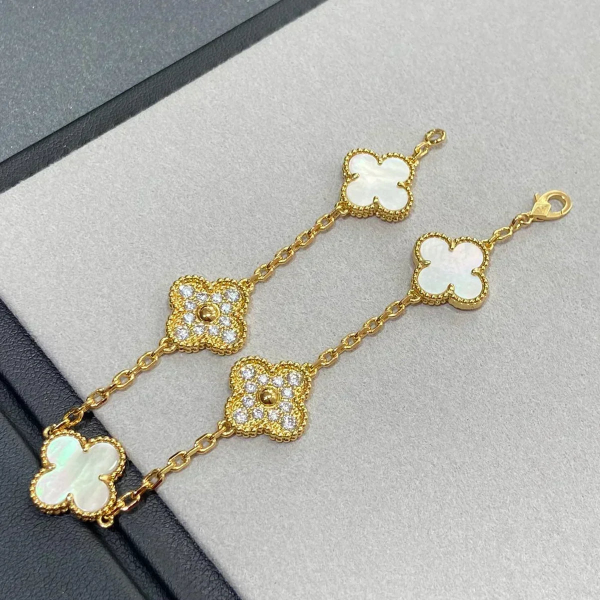 [Stars Jewelry]CLOVER WHITE PEARL MOP 5 MOTIF BRACELET COLLECTION