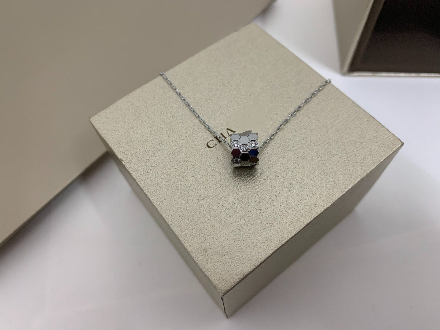 [Stars Jewelry]BEE LOVE DIAMOND NECKLACE