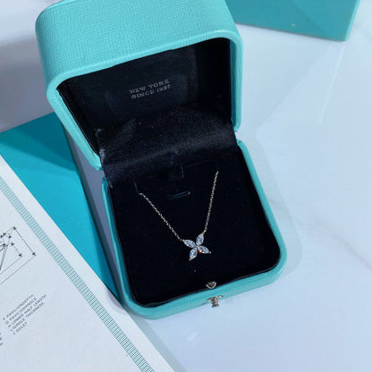[Stellar jewels]PLATINUM AND DIAMOND VICTORIA PENDANT NECKLACE