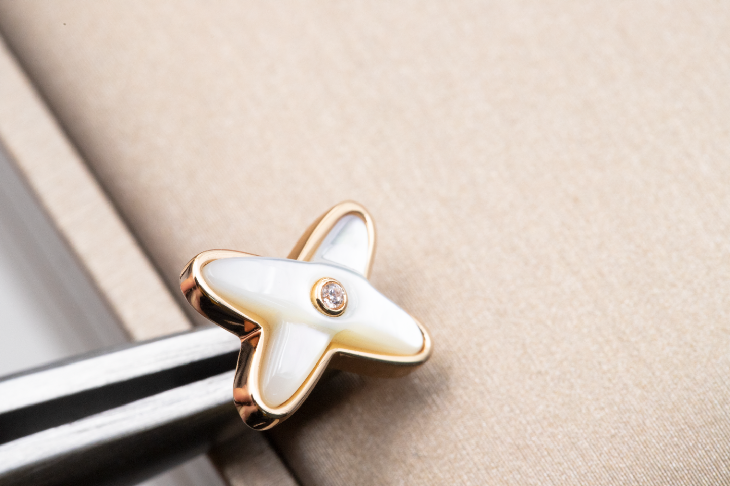 [Stars Jewelry]JEUX DE WHITE MOP ROSE GOLD DIAMOND EARRINGS