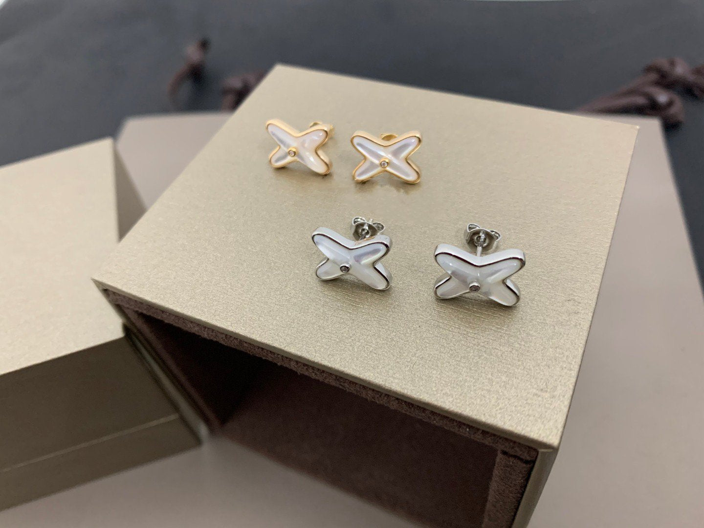[Stars Jewelry]JEUX DE WHITE MOP SILVER DIAMOND EARRINGS