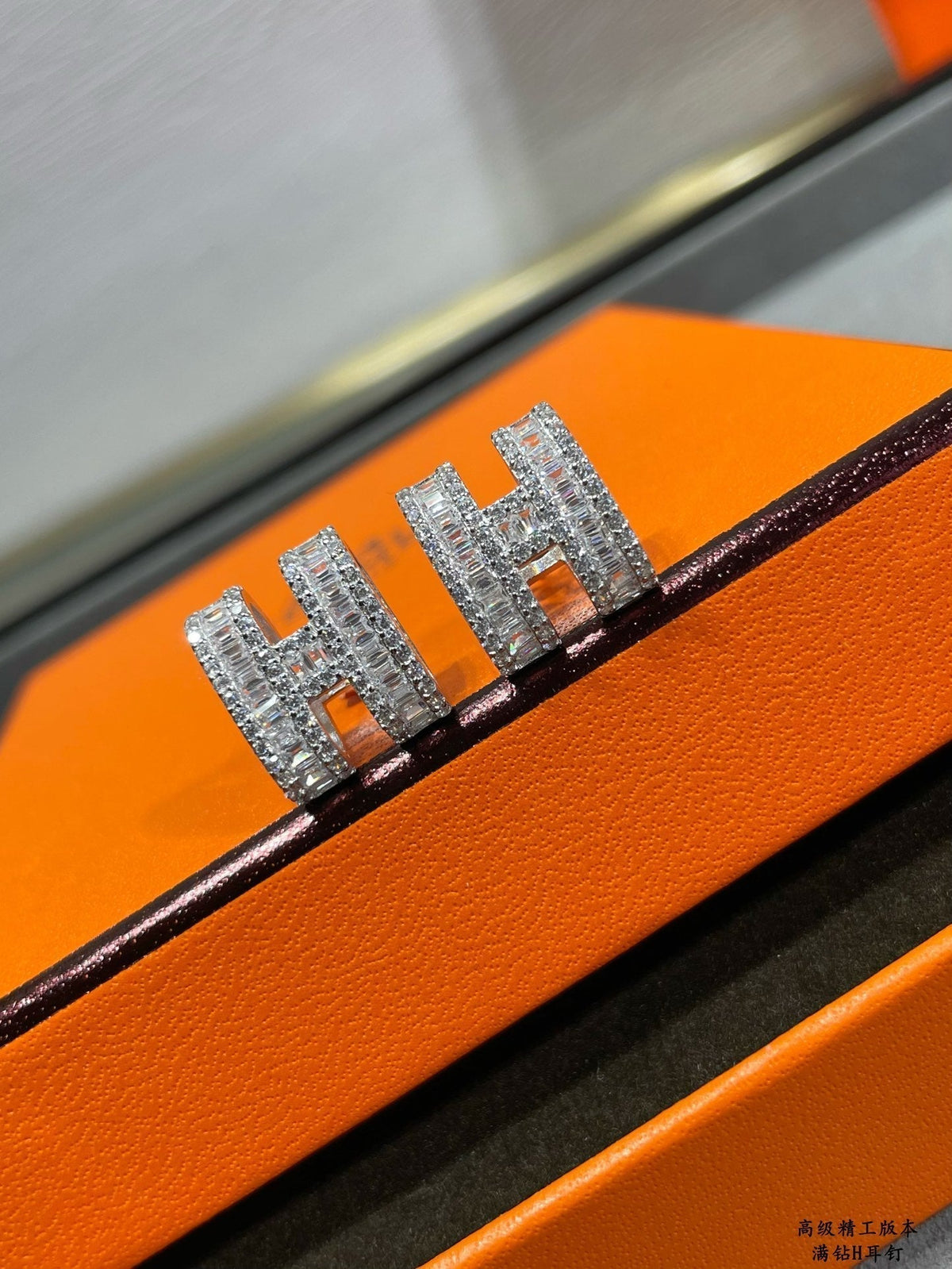 [Stars Jewelry]H STUD EARRINGS WITH SILVER DIAMONDS
