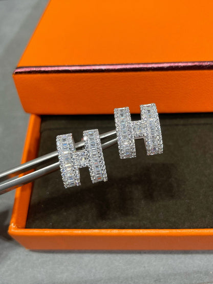 [Stars Jewelry]H STUD EARRINGS WITH SILVER DIAMONDS