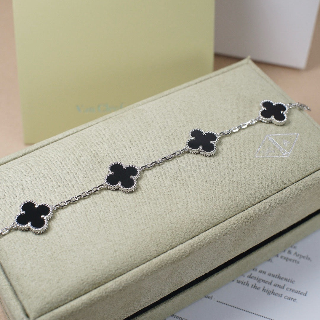 [Stars Jewelry] CLOVER 5 MOTIF ONYXS BRACELET COLLECTION