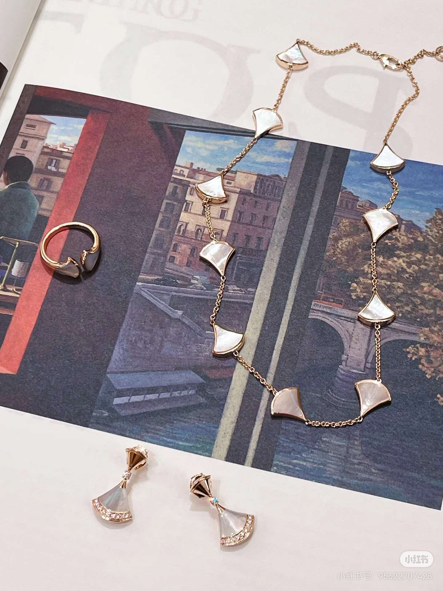 [Stars Jewelry]BVLGARI 10-Motif White Mother-of-Pearl Necklace