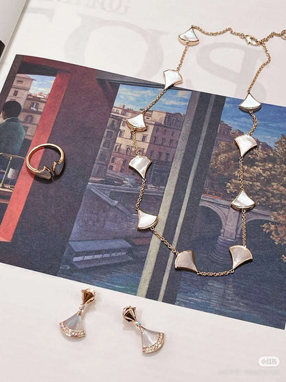 [Stars Jewelry]BVLGARI 10-Motif White Mother-of-Pearl Necklace