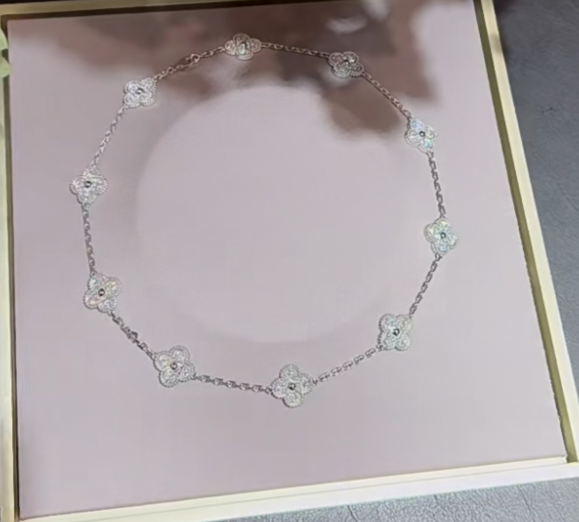 [Stars Jewelry Jewelry]CLOVER 10 MOTIFS  Gold Diamond  NECKLACE