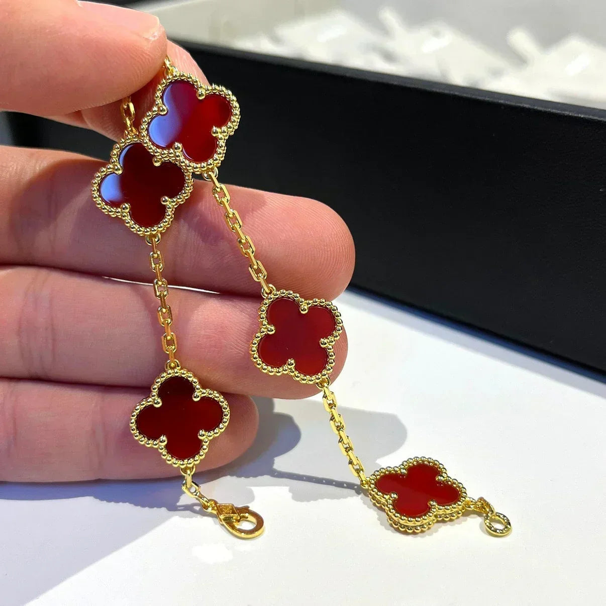 [Stars Jewelry] CLOVER 5 MOTIF RED CORNELIAN BRACELET COLLECTION