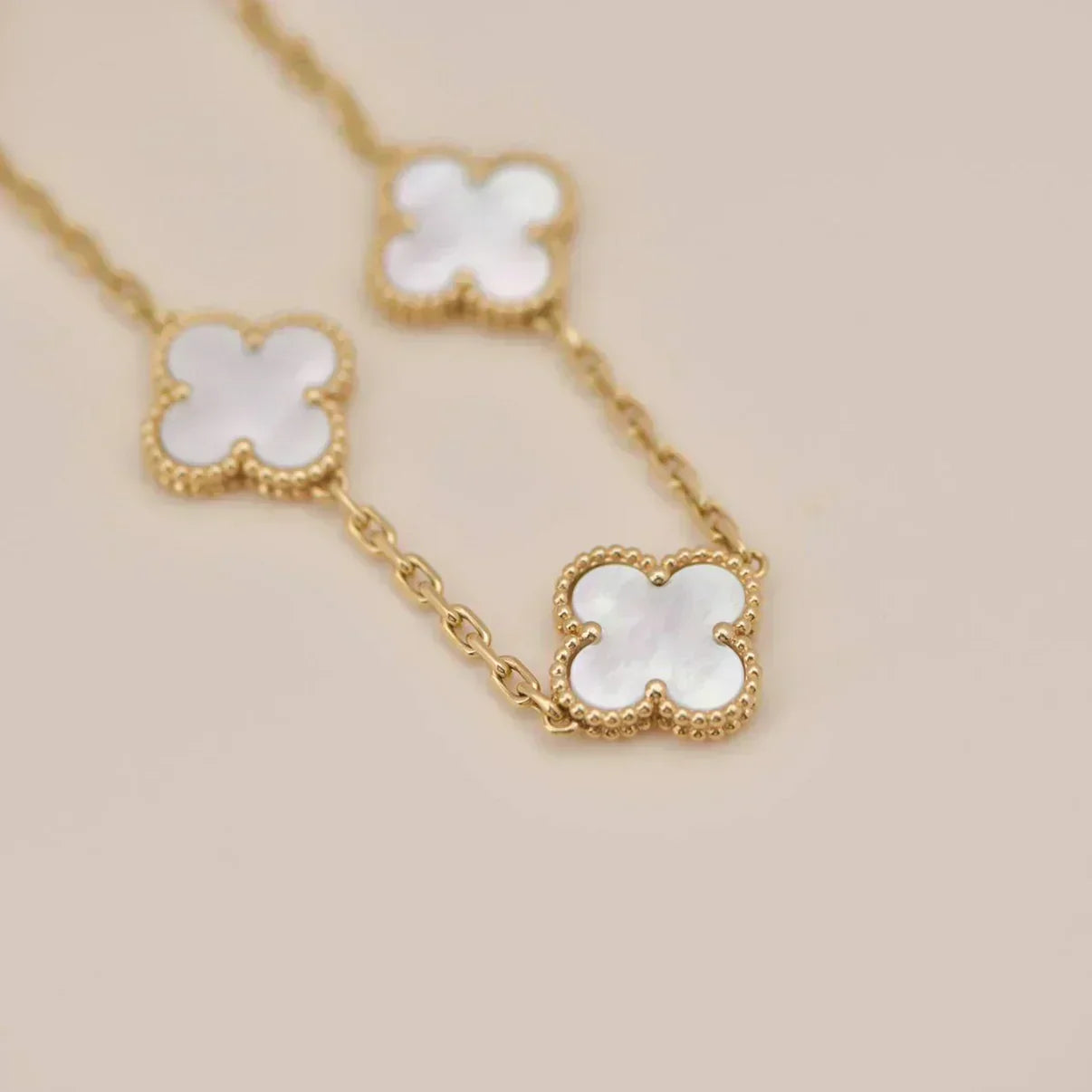 [Stars Jewelry]CLOVER WHITE PEARL MOP 5 MOTIF BRACELET COLLECTION