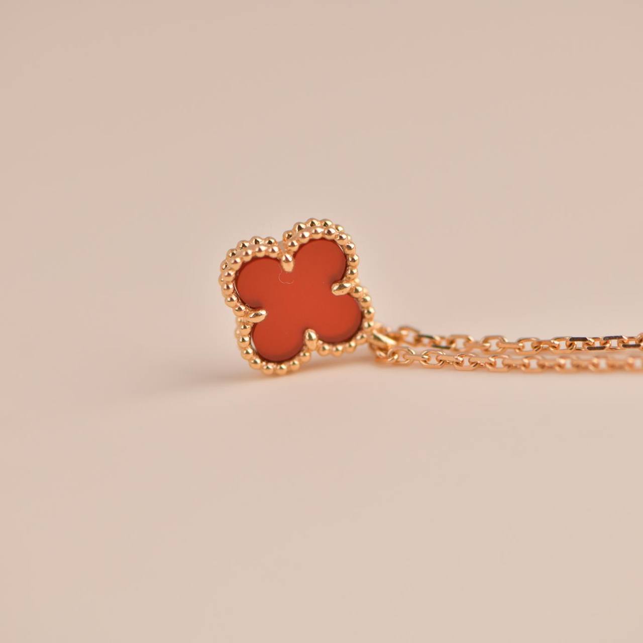 [Stars Jewelry]CLOVER MINI 9.5MM WHITE CARNELIANS NECKLACE