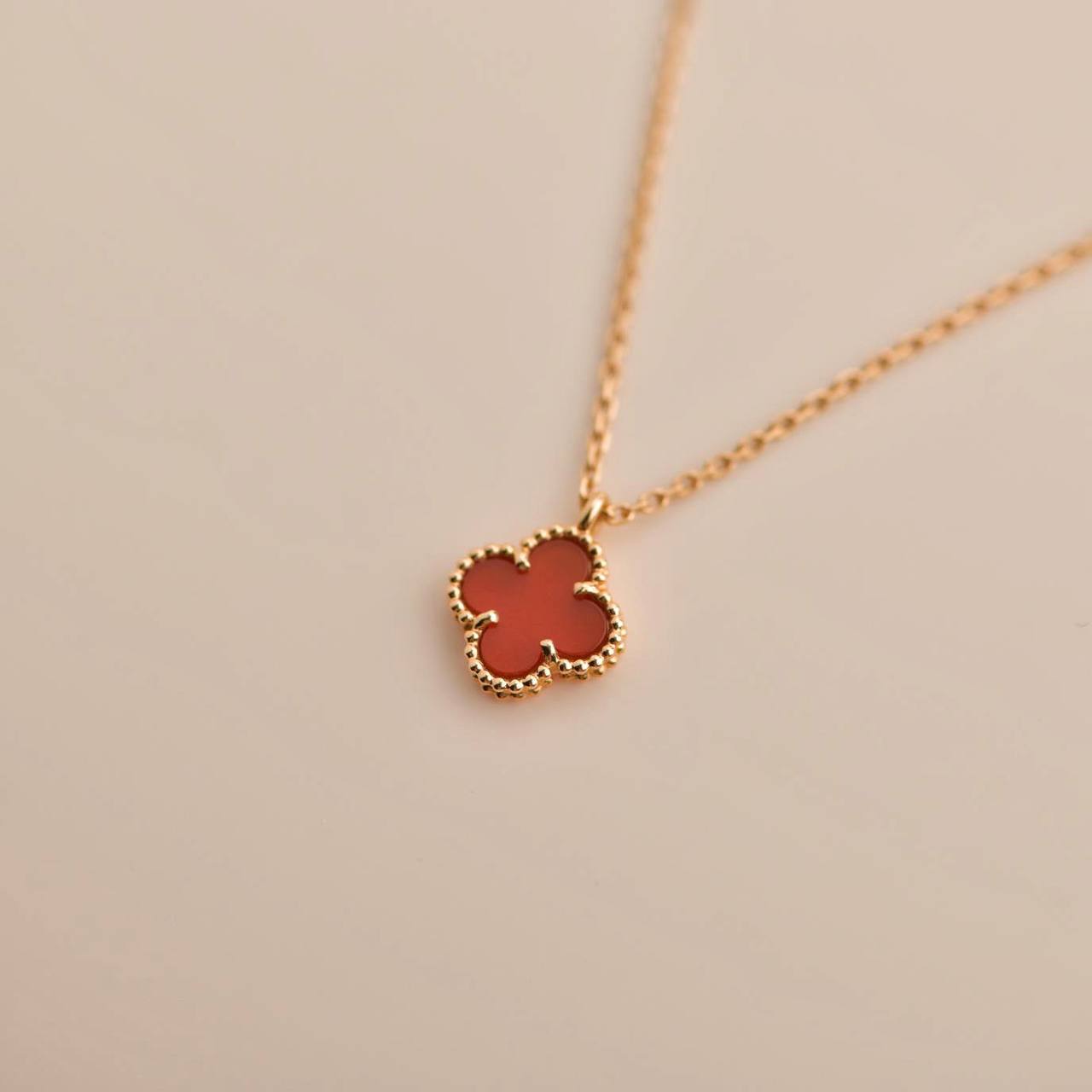 [Stars Jewelry]CLOVER MINI 9.5MM WHITE CARNELIANS NECKLACE