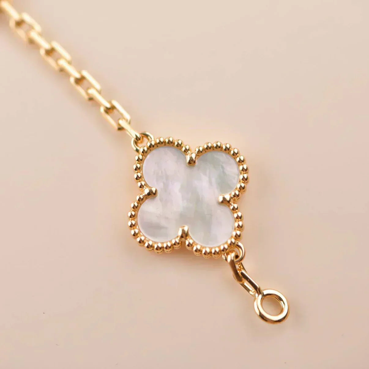 [Stars Jewelry]CLOVER WHITE PEARL MOP 5 MOTIF BRACELET COLLECTION