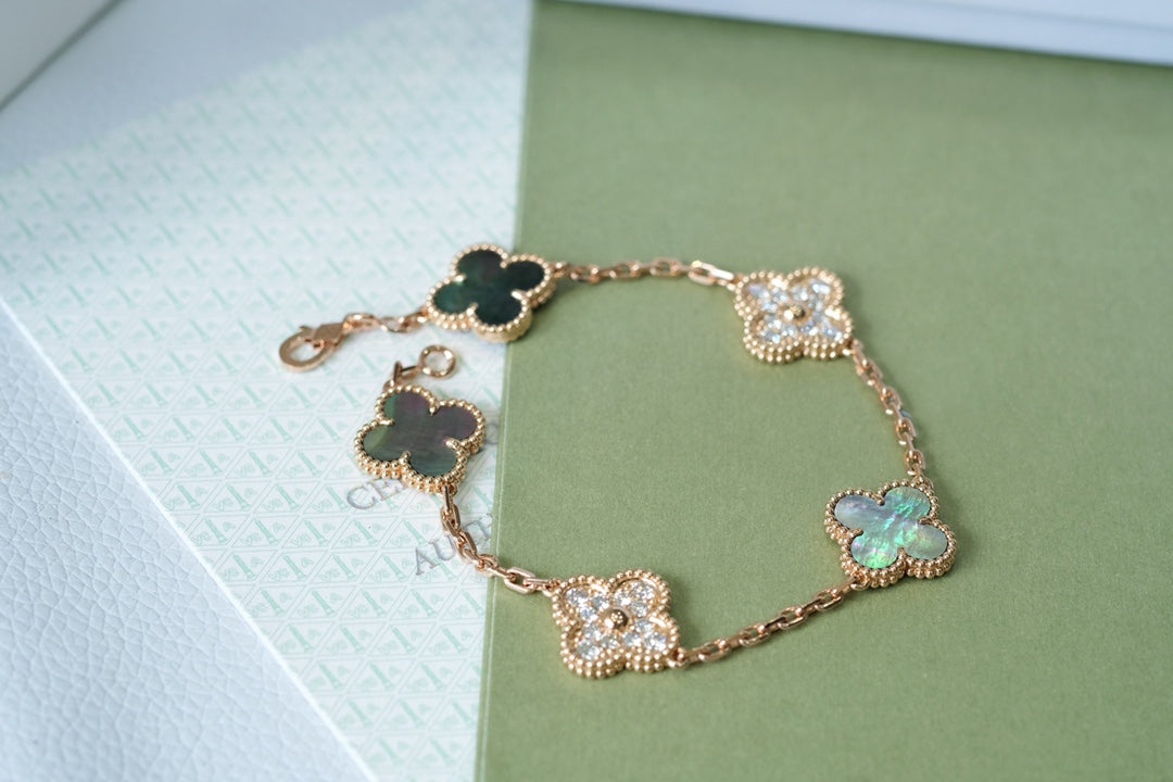 [Stars Jewelry] CLOVER 5 MOTIF GRAY MOP BRACELET COLLECTION