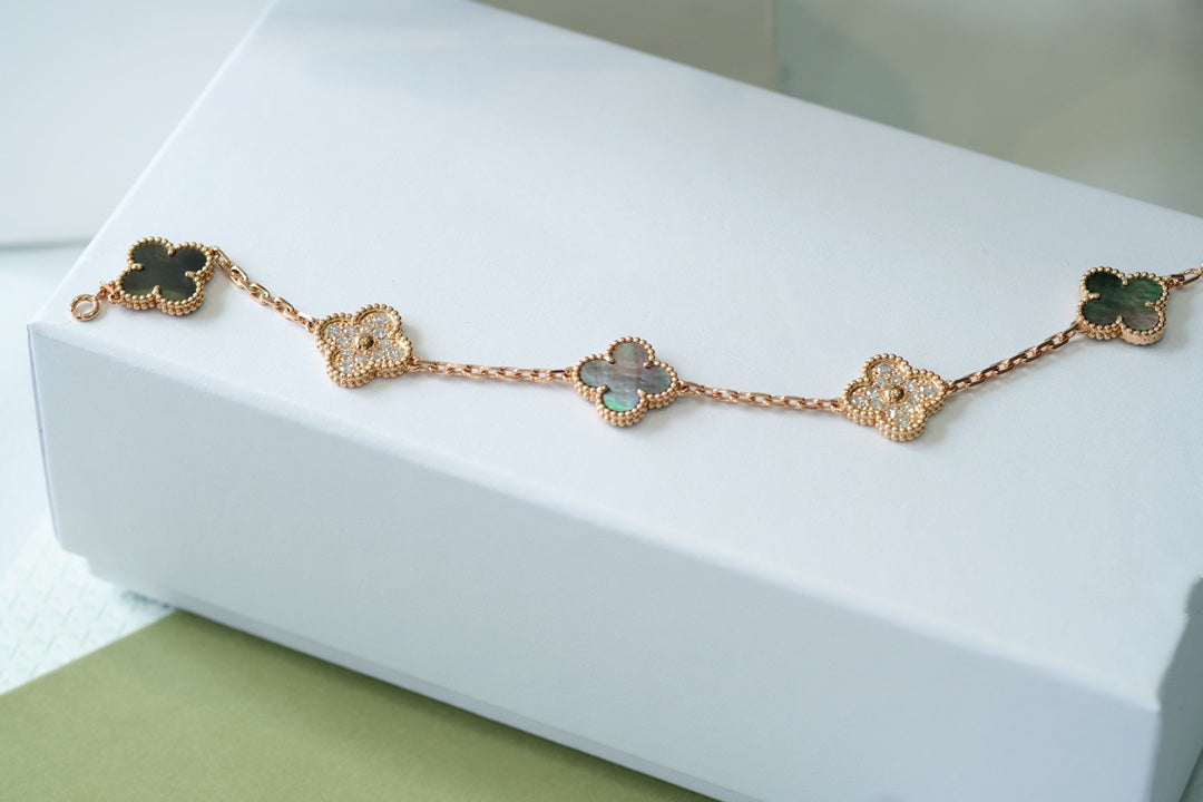 [Stars Jewelry] CLOVER 5 MOTIF GRAY MOP BRACELET COLLECTION