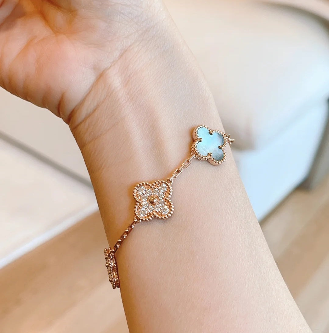 [Stars Jewelry] CLOVER 5 MOTIF GRAY MOP BRACELET COLLECTION